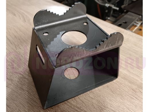 Кронштейн универсальный на трубу 15...51мм для камер с отверстием 32