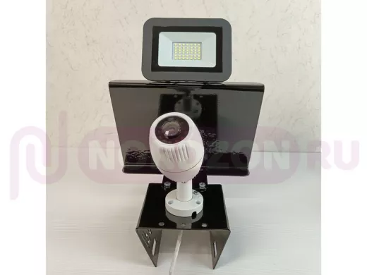 Кронштейн для камеры и прожектора на столб с козырьком и желобом чёрный 