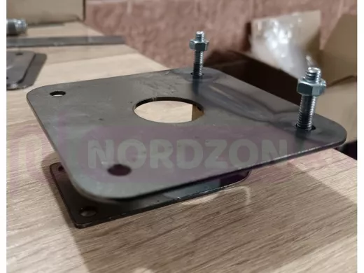 Кронштейн 109х109мм для торгового оборудования на профиля шириной 25...26мм 