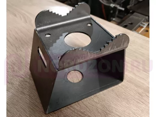 Кронштейн универсальный на трубу 15...51мм для камер с отверстием 32 