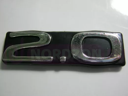 Эмблемма пластик в п/э надпись 2.0 хром 5,5x1,6 см 01437